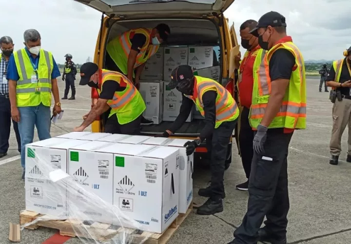 Panamá recibió este martes el lote número 29 de vacunas Pfizer. Foto: Cortesía Minsa