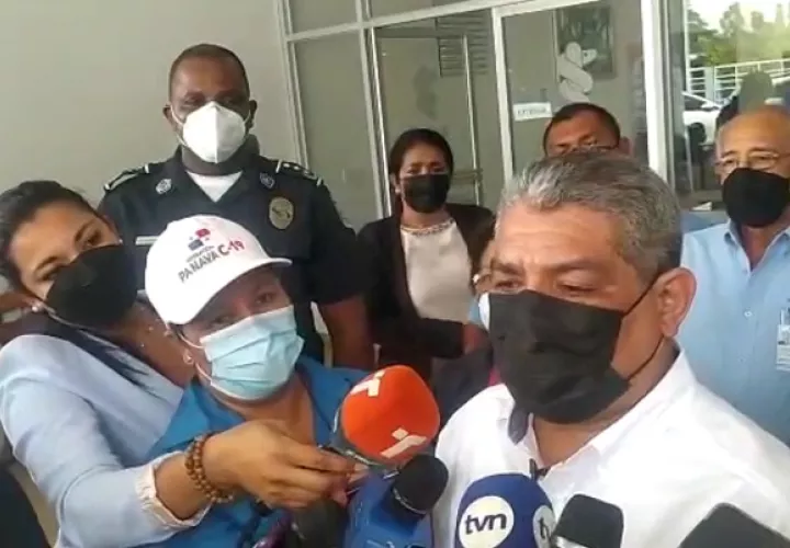 El ministro del Minsa, Luis Francisco Sucre, habló hoy de  la investigación en caso de la empresa de hisopados.