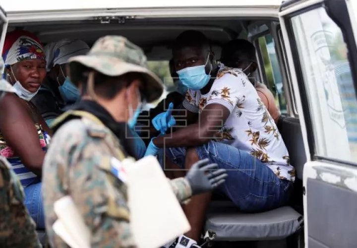 Panamá cerró las fronteras terrestres, marinas y fluviales con Colombia debido a la pandemia de la covid-19, pero esto, al igual que en el 2020, no frenó el flujo de los migrantes en tránsito. Foto: EFE