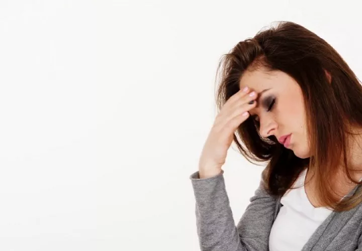 Las migrañas producen náuseas, vómitos o sensibilidad a la luz y al sonido. Foto: Ilustrativa / Pixabay