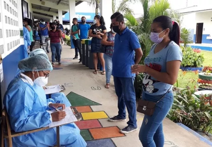 Hoy se continuó con la aplicación de la vacuna contra la covid-19, con la segunda dosis de Pfizer en el circuito 2-1 en Coclé. Foto: Cortesía Minsa