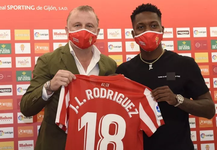 'Puma' Rodríguez es presentado por Sporting Gijón. Foto: @RealSporting