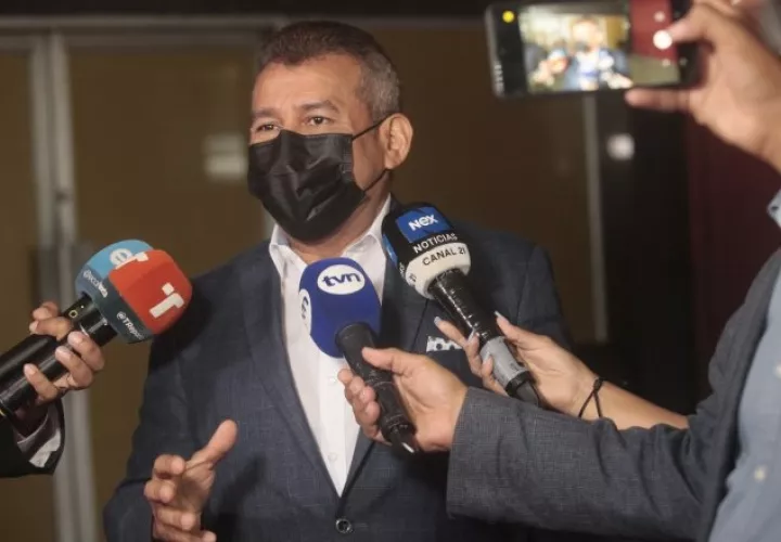 La defensa de Martinelli, a través del abogado Sidney Sittón, advierte que no puede haber condena sin imputación. Foto: Víctor Arosemena