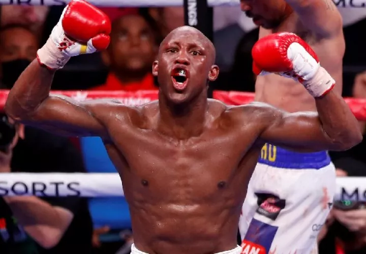 El veterano púgil cubano lanzó muchos menos golpes que Pacquiao, pero fueron más precisos y efectivos, de la auténtica escuela cubana. Foto: EFE