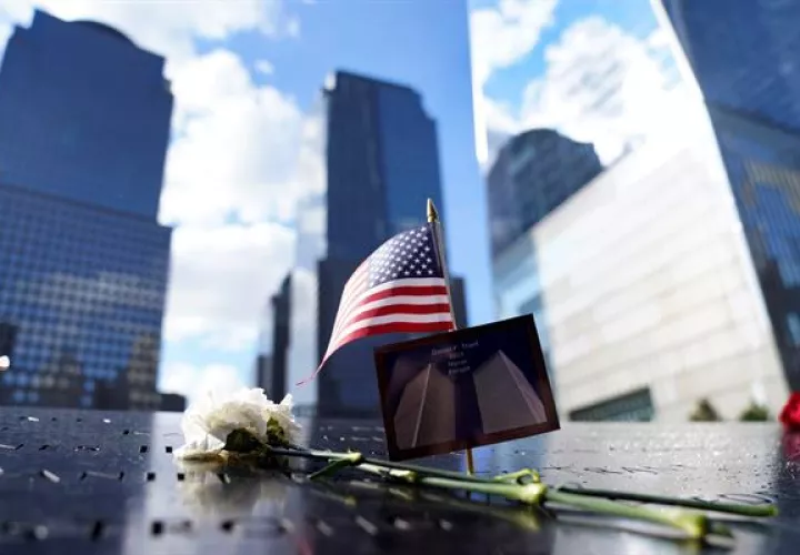 Homenajes en el 9/11 Memorial en Nueva York, Nueva York, EE. UU., ayer, 10 de septiembre de 2021. Foto: EFE