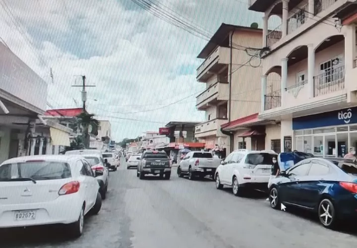 Para los azuerences el fin del toque de queda es clave para reactivar la economía.Foto: Thays Domínguez
