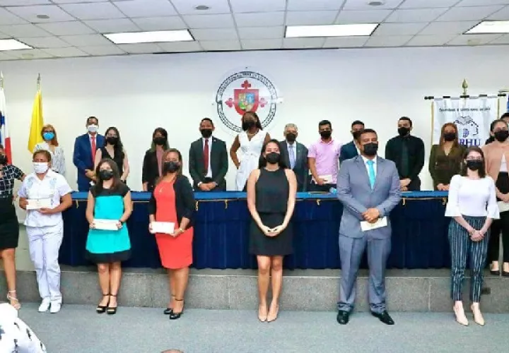 Consejo de Rectores de Panamá e Ifarhu firma acuerdo. Foto: Cortesía Ifarhu
