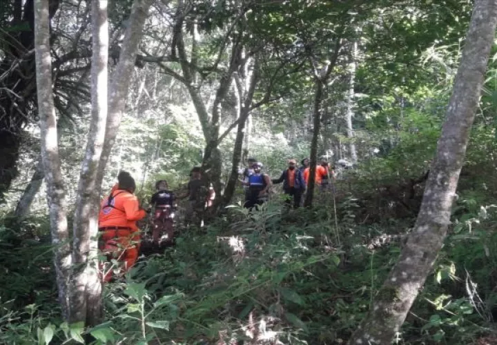 La joven recibió atención por parte de los paramédicos del cuerpo de bomberos. Foto: Mayra Madrid