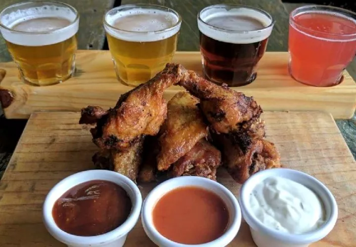 Las microcervecerías son lugares familiares y no sitios de rumba como las perciben algunos, según los propietarios. Foto / Boquete Brewing Company.