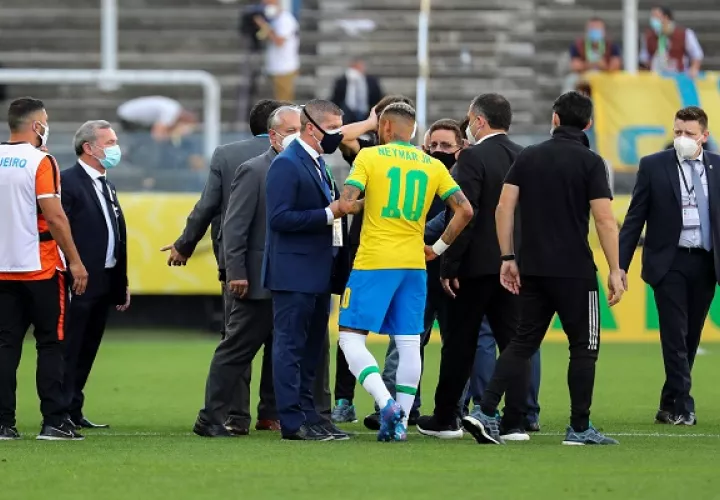 Según la entidad, los jugadores mintieron en migración sobre las exigencias durante la pandemia. Foto: EFE