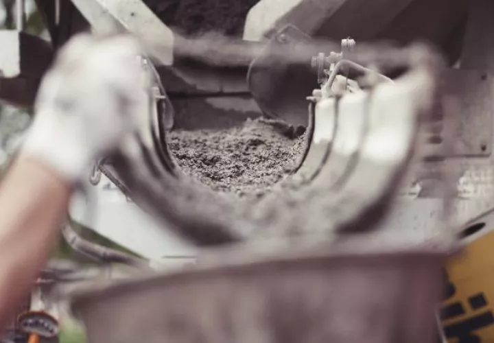 Cerca de la mitad del CO2 que se emite en la producción del cemento es reabsorbido después por las construcciones e infraestructuras de concreto. Pixabay