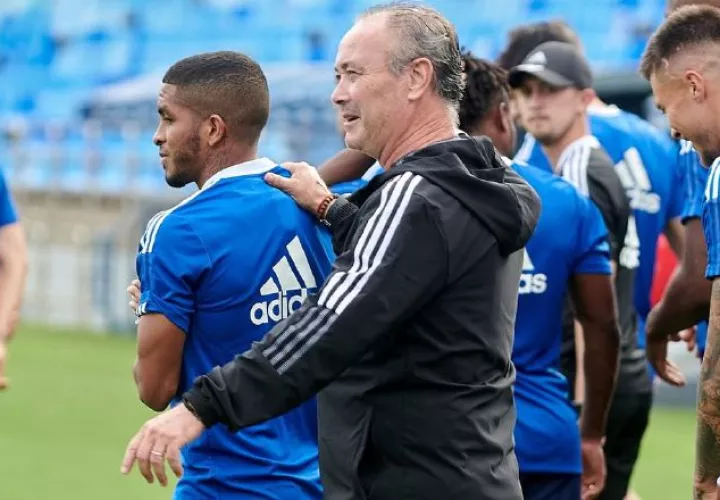 El panameño César Yanis se puso ayer a las órdenes del técnico Juan Ignacio Martínez. Foto: Cortesía Zaragoza