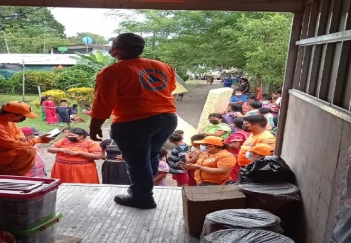 El personal del Sinaproc se trasladó al lugar. Foto: Cortesía Sinaproc
