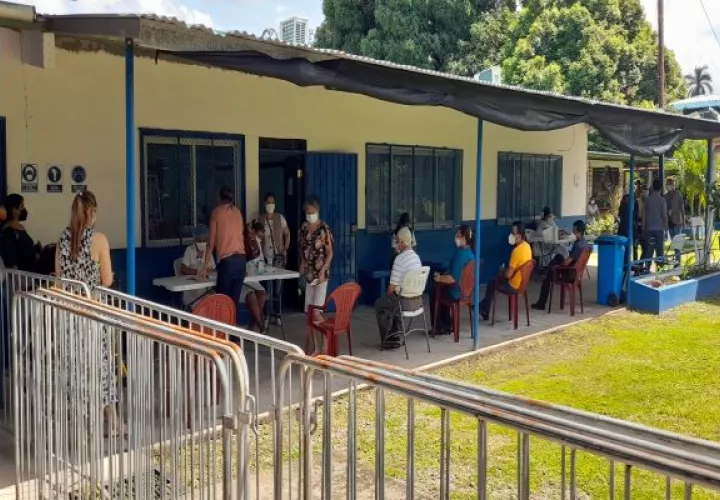 Las autoridades de salud informaron que el lunes recibieron un total de 20,004 dosis de la vacuna Pfizer, para continuar con la vacunación contra covid-19 en la provincia de Chiriquí. Foto: José Vásquez
