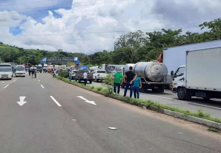 En el cierre participan habitantes de Agua de Salud, Tierra Blanca, Guabito, Tólica, Cabuya y  Buenos Aires. Foto: Melquiades Vásquez
