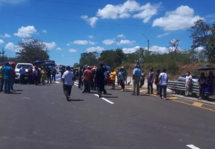 La vía panamericana fue reabierta a últimas horas de la tarde de este lunes. Foto/Melquiades Vásquez