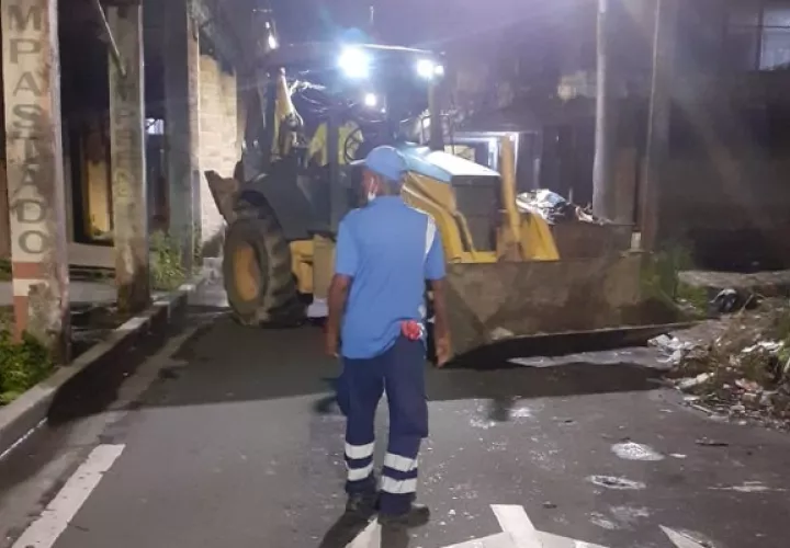 Ninguno de los trabajadores resultó herido, pero no pudieron iniciar sus labores. Foto: Diomedes Sánchez
