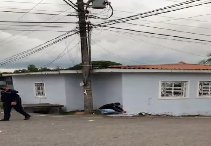 Funcionarios del Ministerio Público recogieron al menos 20 casquillos de bala en el lugar del ataque. Foto: Diomedes Sánchez