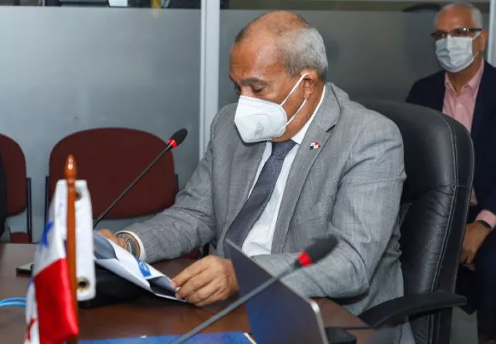 Correspondió al ministro de Ambiente, Milciades Concepción, quien preside la junta directiva del instituto sustentar su presupuesto. Foto: Cortesía