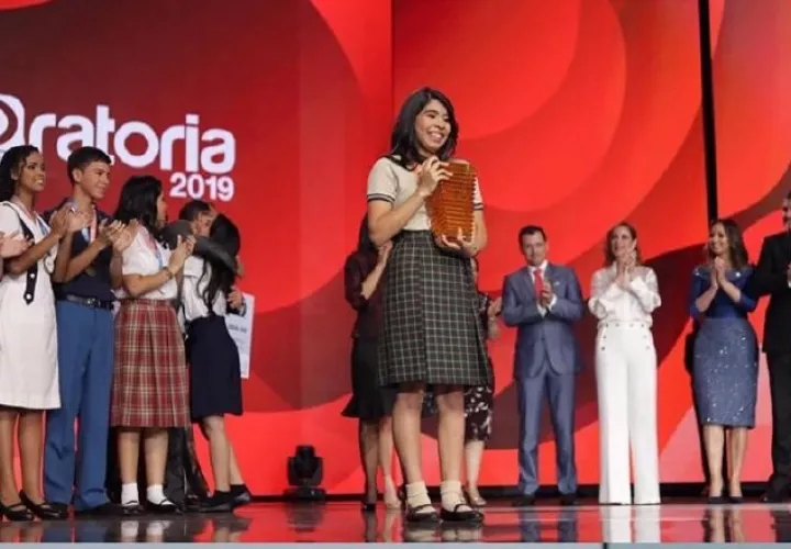 La estudiante Meryen González, del Colegio Adventista Metropolitano, de la capital fue la ganadora del concurso de oratoria en 2019. Foto: Archivo