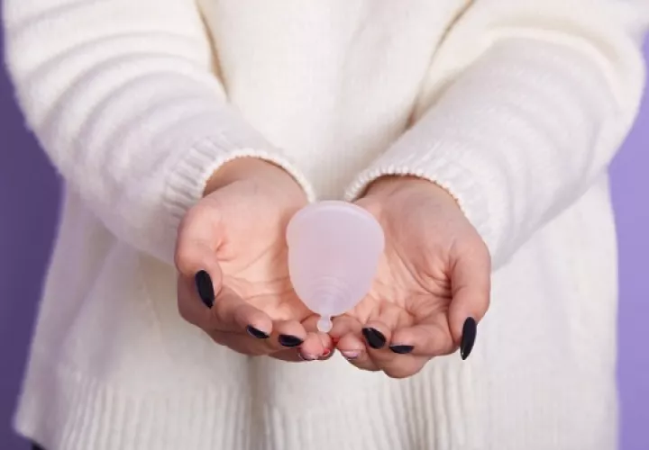 Copa menstrual. recipiente que se introduce en el canal vaginal durante la menstruación. Foto: Ilustrativa / Freepik