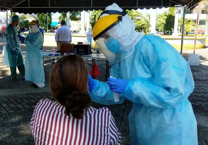 Personal de salud aplicó 8,191 pruebas nuevas de contagio en las últimas 24 horas. Foto: Cortesía Minsa