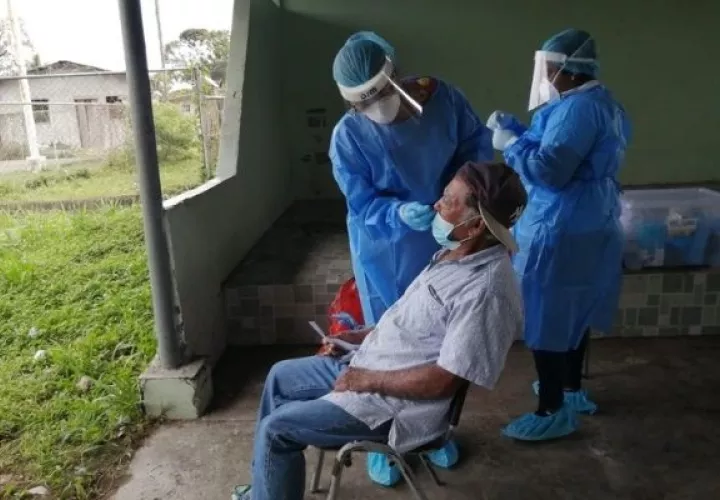 En las últimas 24 horas se aplicaron 7,242 pruebas para detectar el virus.