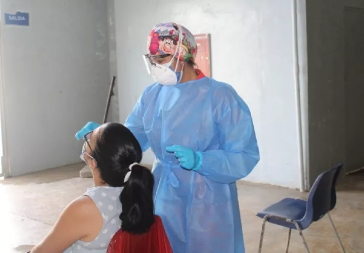 Personal de salud aplicó 7,648 pruebas nuevas de contagio en las últimas 24 horas. Foto: Cortesía Minsa