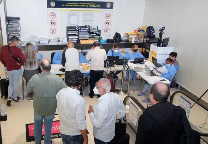 Los viajeros de estos países que llegan a Panamá, deben cumplir lo establecido en el Decreto Ejecutivo 833 del 30 de agosto de 2021, que establece los requisitos para personas provenientes de países de alto y bajo riesgo.