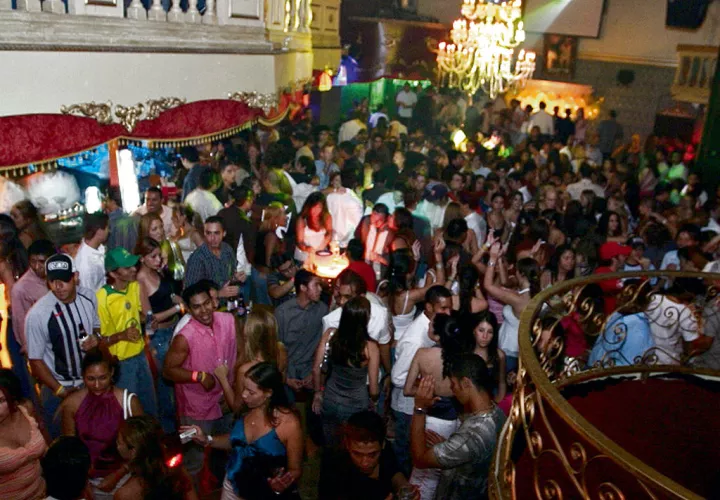 Bares, discotecas y cantinas reabren este lunes, en medio de una crisis económica. Foto: Grupo Epasa