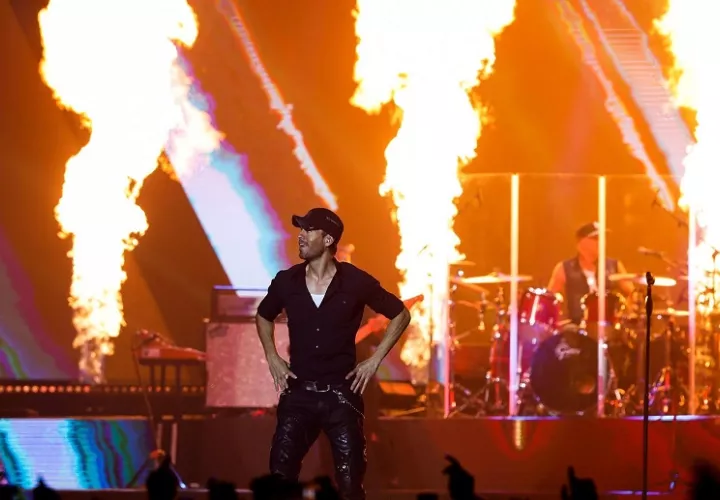 El cantante español Enrique Iglesias en una imagen de archivo durante un concierto. EFE/David Fernández