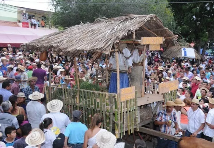 Las tradiciones y el folklore dejaban un ingreso económico a las familias en la región. Foto: Thays Domínguez