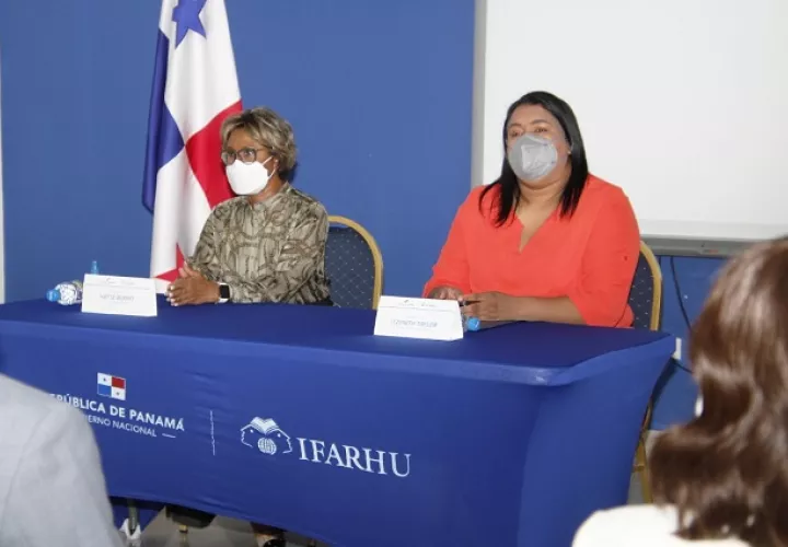La viceministra de Salud, Ivette Berrío (izq.), participó del acto en el salón de conferencias del Ifarhu donde se hizo este miércoles el anuncio. Foto: Cortesía Minsa