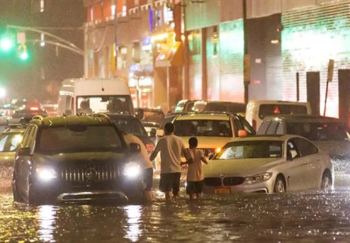 Vista de las inundaciones causadas por los remanentes de Ida en Nueva York. EFE