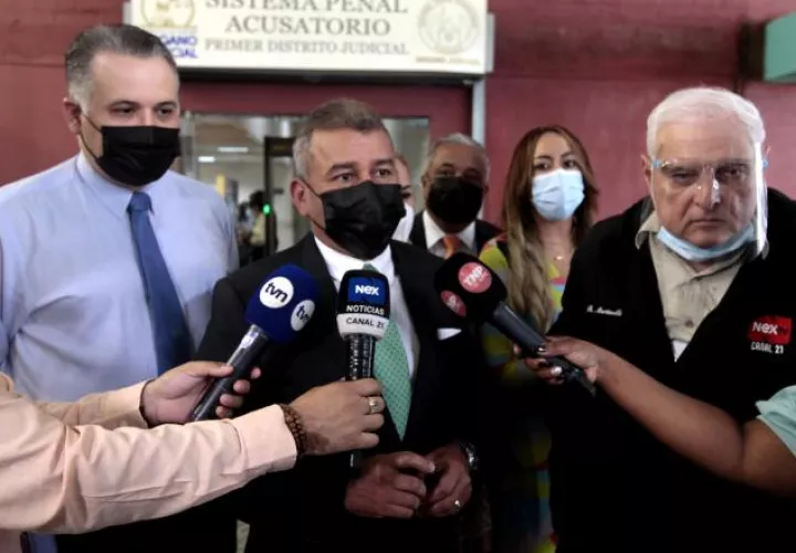 La defensa de Ricardo Martinelli cuestiona la decisión del Tribunal de Juicio Oral de impedir que se divulgue testimonio del testigo protegido. Víctor Arosemena