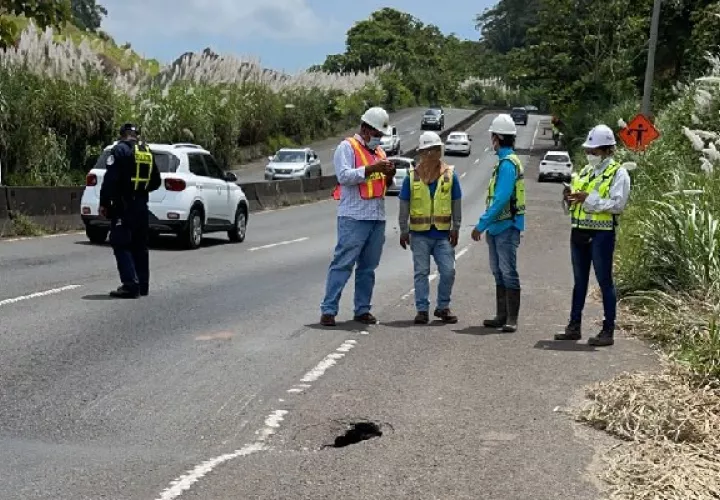 Colapsa tubería en Loma Cová. Foto: Cortesía @TraficoCPanamá