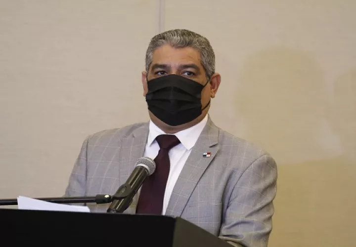 El ministro Luis Francisco Sucre dijo que las reaperturas siguen avanzando. Foto: Cortesía Minsa