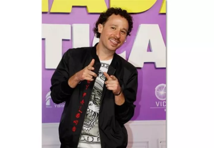 Fotografía de archivo fechada el 10 de marzo de 2020 y cedida hoy por Photoamc que muestra al youtuber mexicano Lusito Comunica mientras posa en una alfombra roja. EFE