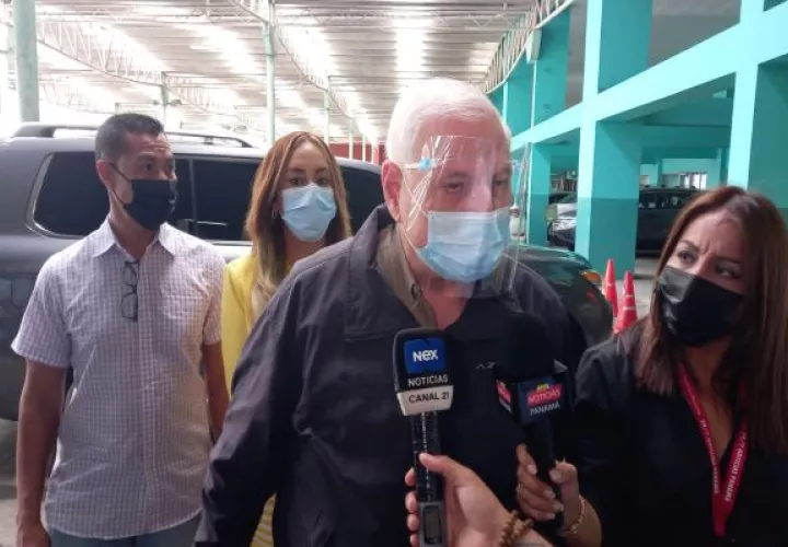 El expresidente Ricardo Martinelli a su llegada a la sede del SPA, en Plaza Ágora. Foto: Víctor Arosemena