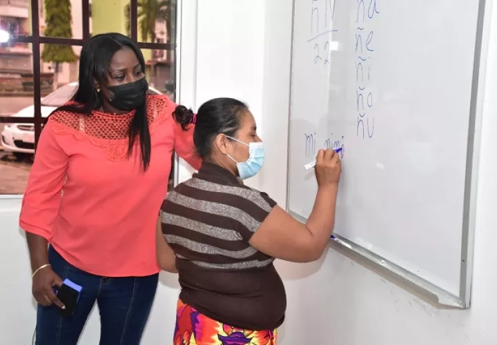 El programa "Yo sí Puedo, Muévete por Panamá" tiene un componente de género, ya que el 67.2% de los alfabetizados de los últimos dos años han sido mujeres rurales. Foto: Cortesía Mides