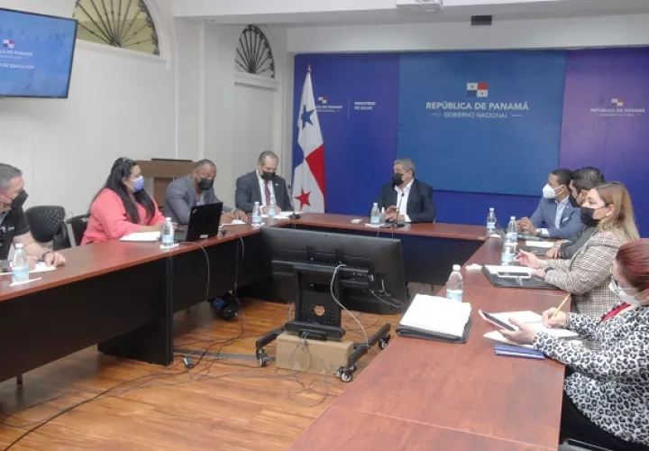 El ministro de Salud, Luis Francisco Sucre, encabezó la reunión con autoridades del Meduca, Pandeportes y Ministerio de Cultura. Foto: Cortesía Minsa