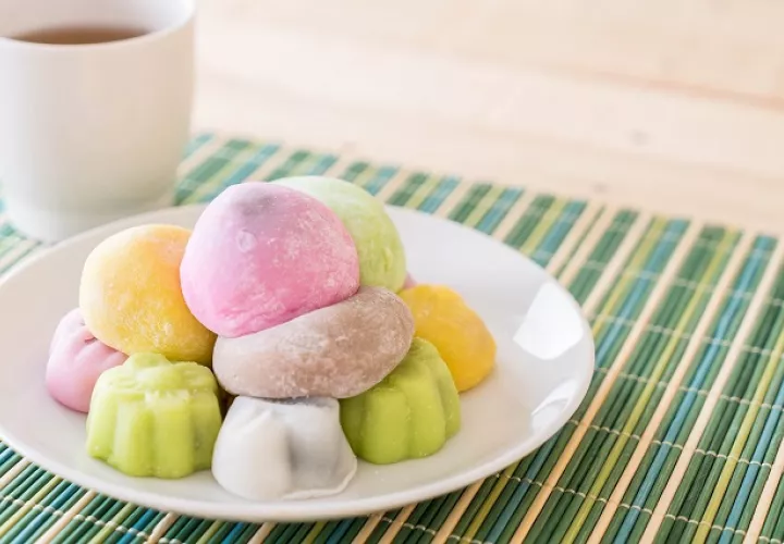  La masa de mochi se puede consumir sola o se le puede colocar en su interior algún tipo de relleno. Foto: Ilustrativa / Freepik