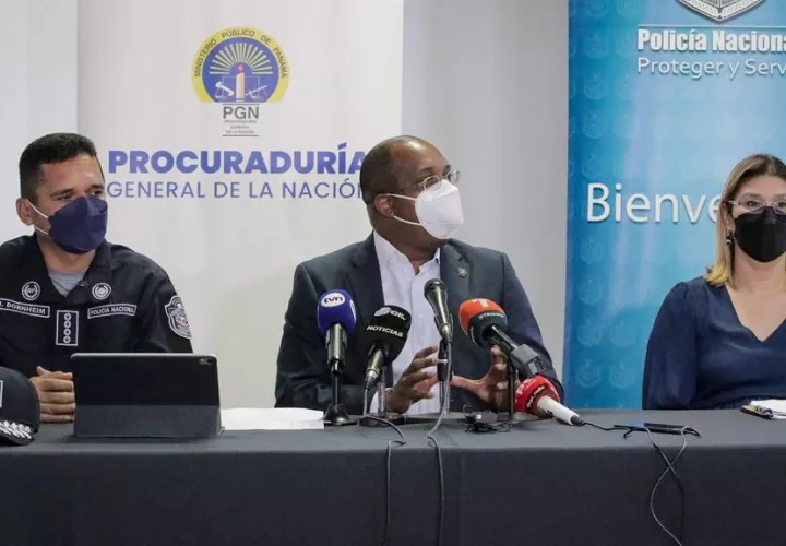 El procurador Caraballo, la fiscal Marta Barríos y el director de la PN, John Dornheim, brindan los detalles. Foto: Cortesía/PGN