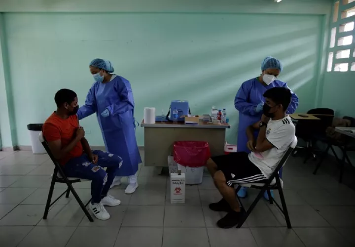 Panamá comenzó con el proceso nacional de vacunación contra el coronavirus el 20 de enero de 2021. Foto: EFE