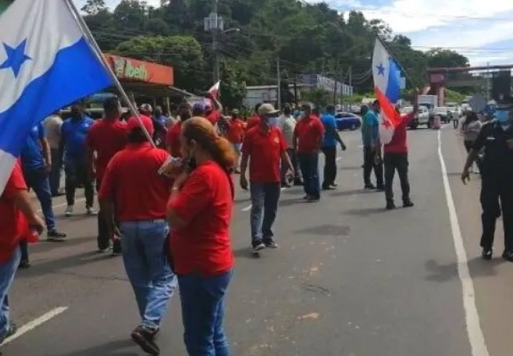 Taxistas protestaron en la vía Interamericana en La Pesa, en La Chorrera. Foto: Tráfico Panamá