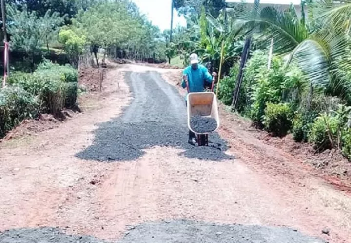 La deteriorada vía afecta a los productores de la región. Foto: Diómedes Sánchez 
