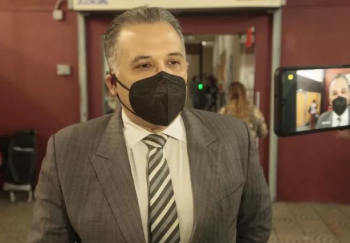 Alfredo Vallarino, abogado defensor de Ricardo Martinelli, enumero una serie de inconsistencias que se han dado hasta hora en el juicio. Víctor Arosemena