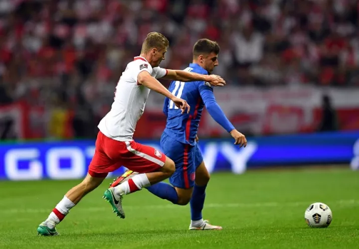 Inglaterra empató 1-1 en su visita a Polonia. Foto: EFE