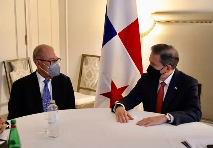 El presidente Laurentino Cortizo (dcha.) durante una de sus reuniones en Nueva York, Estados Unidos. Foto: Cortesía Presidencia