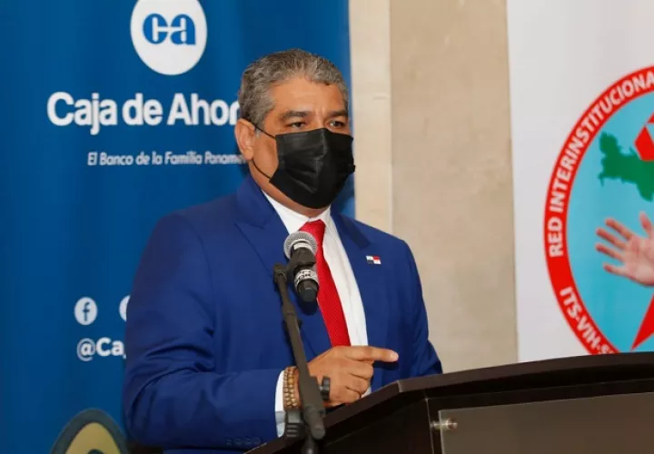 El ministro Luis Francisco Sucre participó hoy en la firma del Acta de Compromiso de Políticas en Prevención del VIH en las instituciones gubernamentales. Foto: Cortesía Minsa
